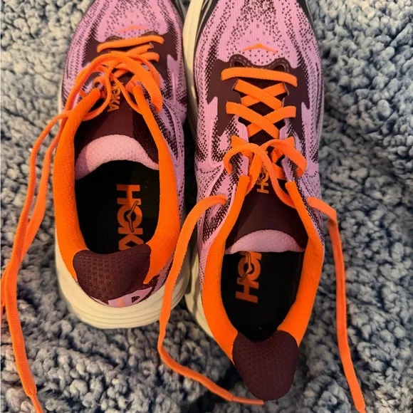 HOKA Clifton 10 size 5Y / 6.5 Women’s Pink and Purple - Picture 4 of 5